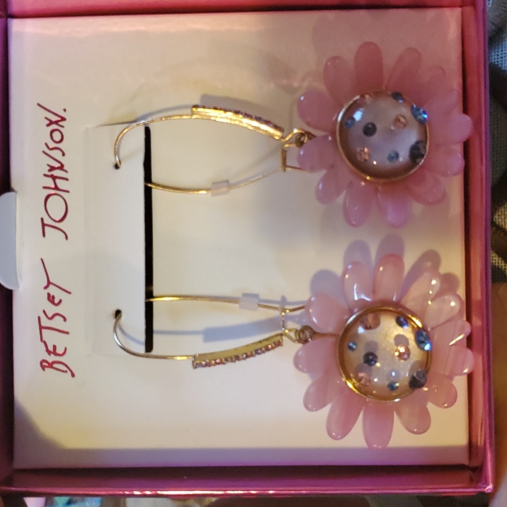 Betsey JohnsonWomen's Daisy Dangle Earrings